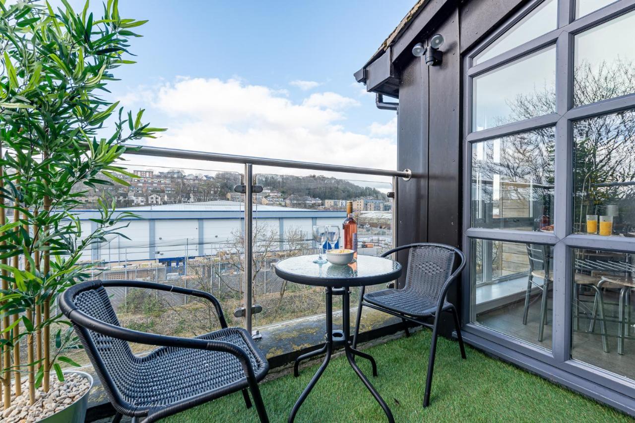 Riverside Balcony Apartment With Parking Just Minutes To Saltaire Шиплі Екстер'єр фото