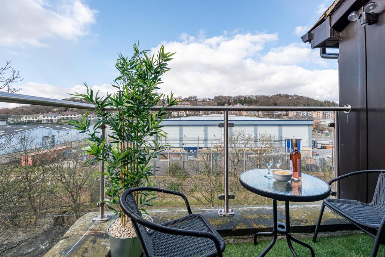 Riverside Balcony Apartment With Parking Just Minutes To Saltaire Шиплі Екстер'єр фото